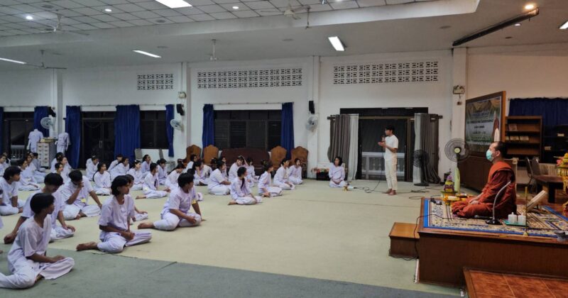 “ค่ายแสงธรรมนำชีวิตสู่เยาวชน”